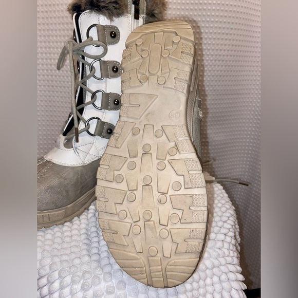 Woman Sölher winter boots white-beige faux fur side zipper lace-up size 7.5 (38) - Picture 5 of 16